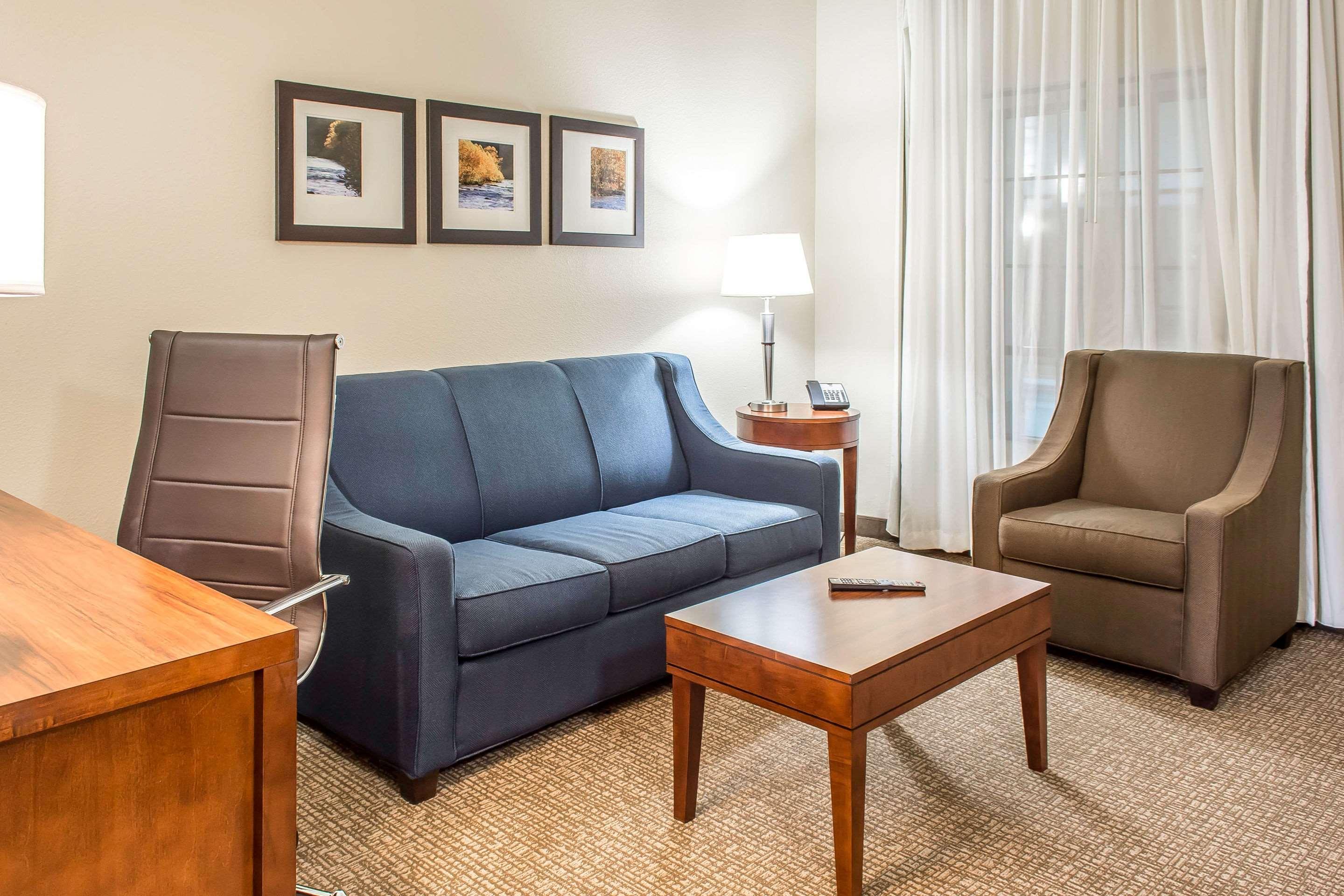 Comfort Suites Near Potomac Mills Вудбридж Экстерьер фото